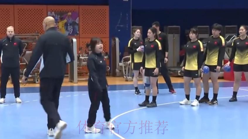 中国女手冬训 外教团队打磨细节 中国女手冬训 外教团队打磨细节